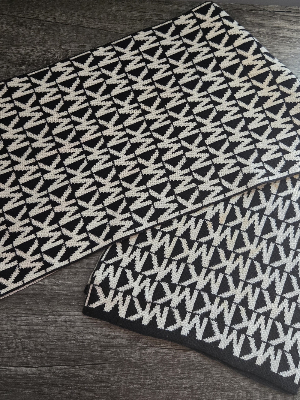 MICHAEL Michael Kors Black and White Geometric Knit Scarf